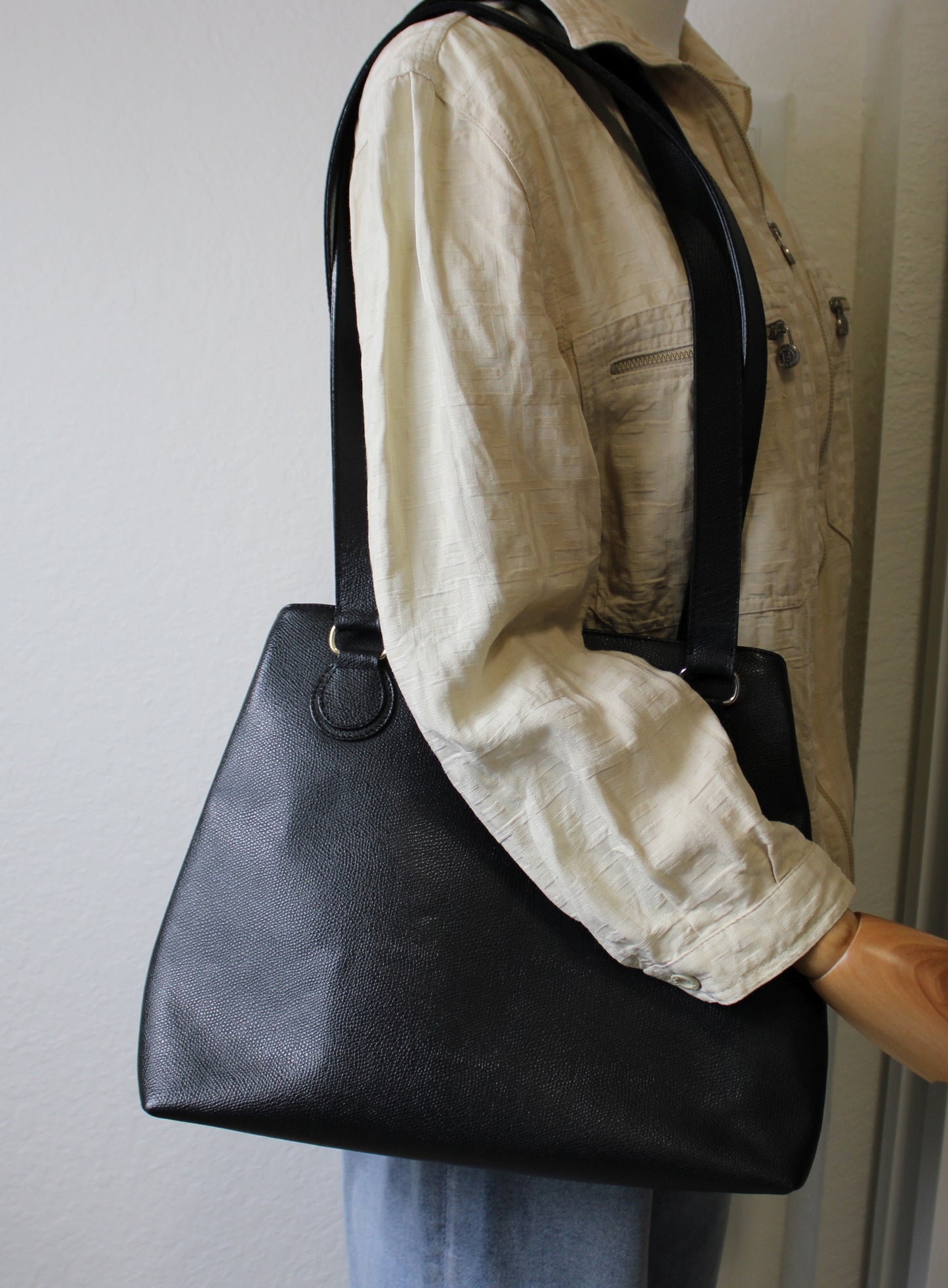 Valentino Garavani Shoulder Bag in Classic Black Saffiano Leather V Logo on shoulder