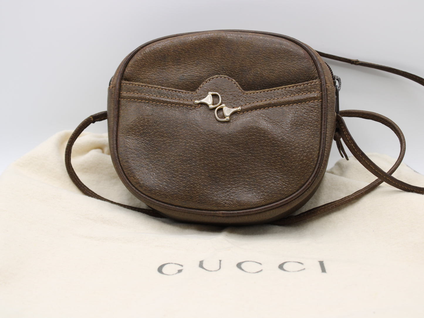 Gucci Horsebit 1955 Brown Leather Shoulder Bag Vintage dust bag background