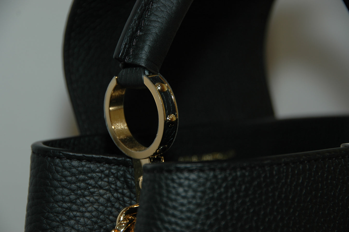 Louis Vuitton Black Taurillon Leather Capucines MM Chain On You Bag