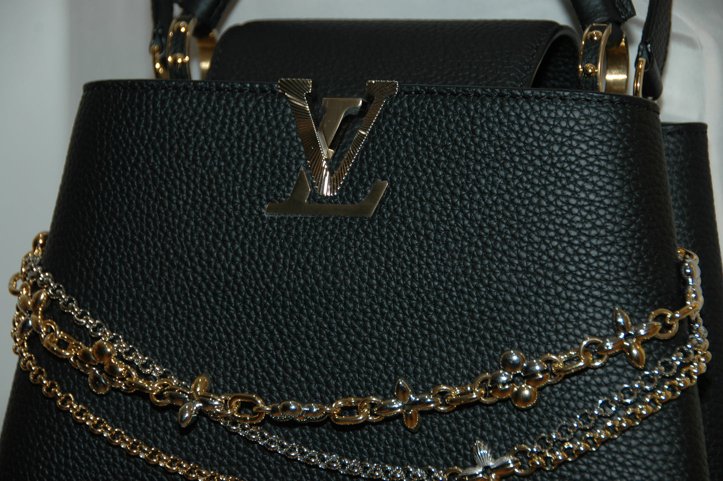 Louis Vuitton Black Taurillon Leather Capucines MM Chain On You Bag