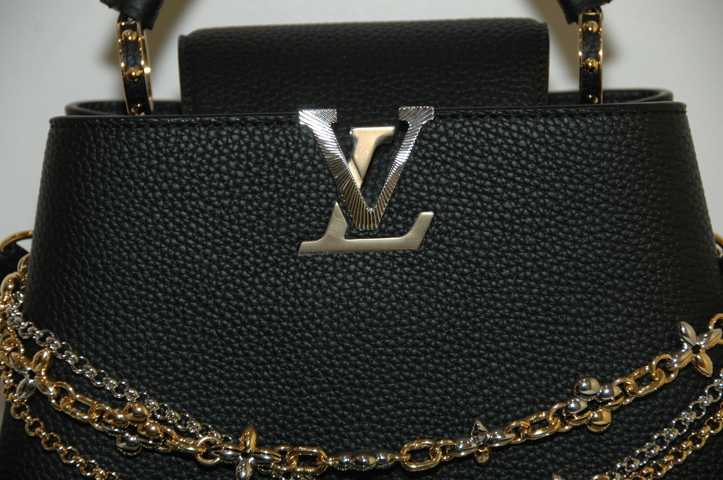 Louis Vuitton Black Taurillon Leather Capucines MM Chain On You Bag