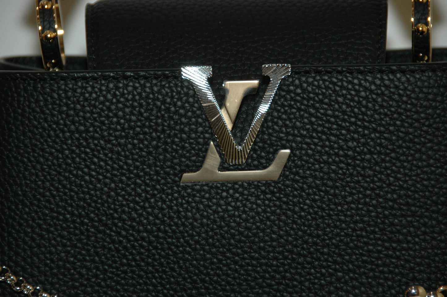 Louis Vuitton Black Taurillon Leather Capucines MM Chain On You Bag