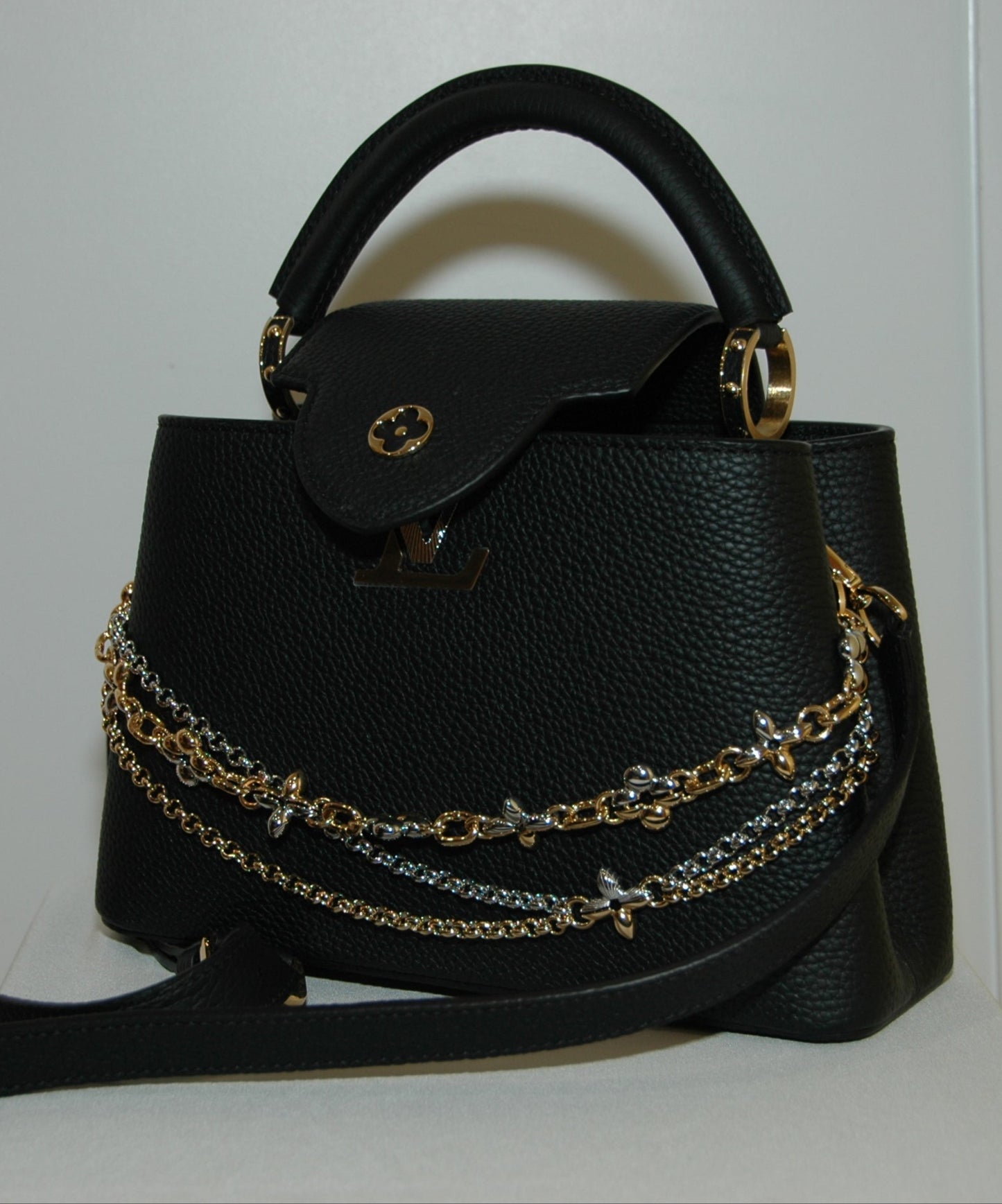 Louis Vuitton Black Taurillon Leather Capucines MM Chain On You Bag