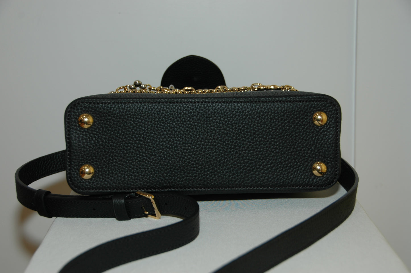 Louis Vuitton Black Taurillon Leather Capucines MM Chain On You Bag