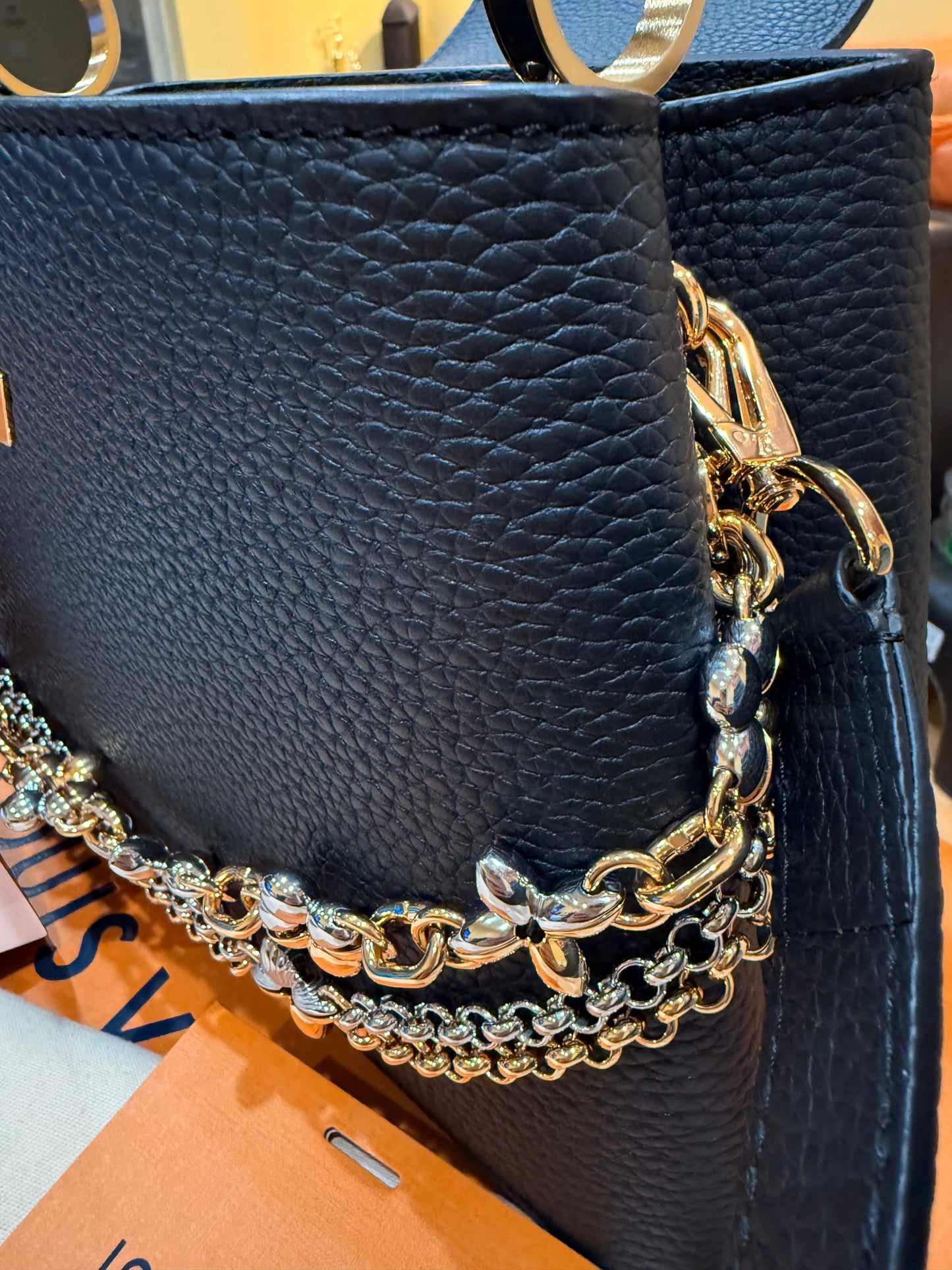 Louis Vuitton Black Taurillon Leather Capucines MM Chain On You Bag